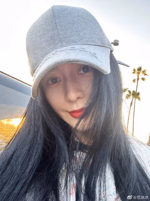 范冰冰近照雙眼浮腫，不敢自稱范爺，只說是有故事的老女人