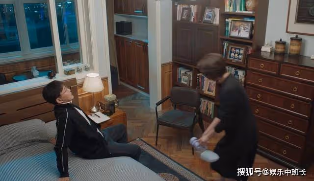 《春日暖陽》中年夫婦的婚姻，被一個夜壺撕開了最醜陋的偽裝