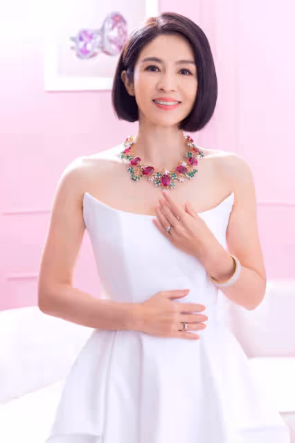 搭檔無數天王!玉女掌門人「產下雙胞胎」樂當新手媽 「無預警現蹤高雄」48歲狀態超狂
