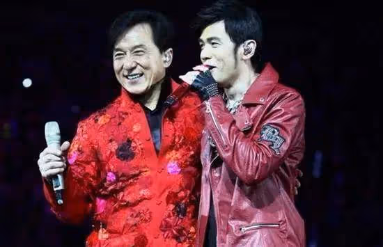 成龍60大壽時257位明星到場,而他60大壽這樣過,獲得網友怒贊