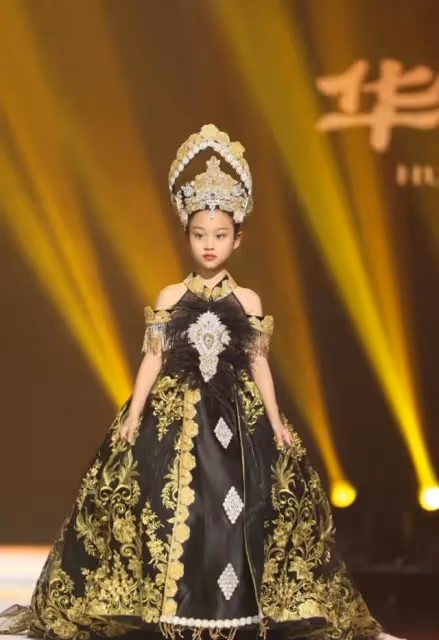 李小路賈乃亮離婚三年要官宣復婚,網友:他們兩個還有可能嗎?