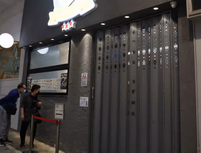 梅艷芳大哥不慎摔倒昏迷,緊急送醫搶救,已跟100歲老母反目成仇