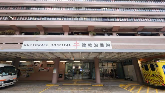 71歲梅艷芳哥哥頭部遭受重擊,緊急入院,被梅媽拋棄後靠打工生活