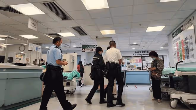 71歲梅艷芳哥哥頭部遭受重擊,緊急入院,被梅媽拋棄後靠打工生活