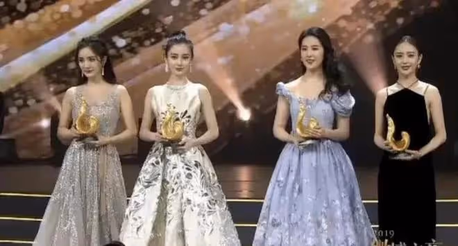微博之夜座位被曝光,楊冪劉亦菲成85花代表,高葉王心凌地位提升
