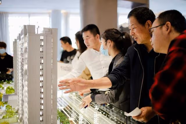 兒子買房我出50萬,兒媳一番話讓我恍然大悟,原來是我自作多情