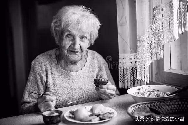 兒子帶女朋友回家,一頓飯吃完,我決定讓兒子和她分手