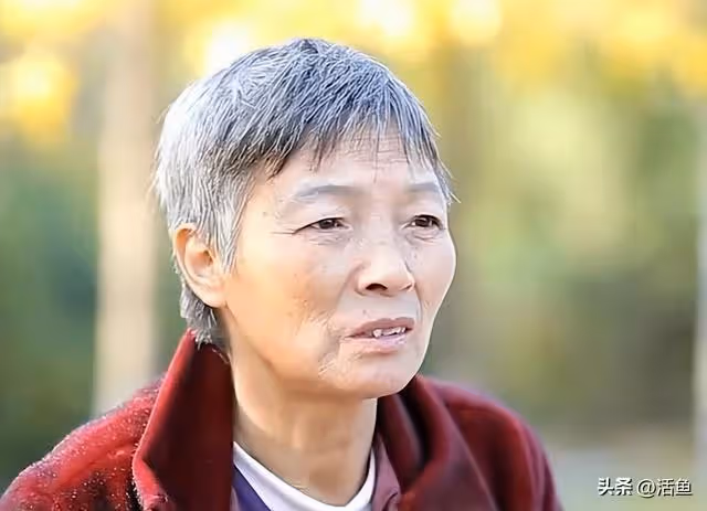 母親培養兒子成博士,兒子讓她和前夫復婚,母親:不想分享退休金