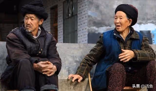 母親培養兒子成博士,兒子讓她和前夫復婚,母親:不想分享退休金