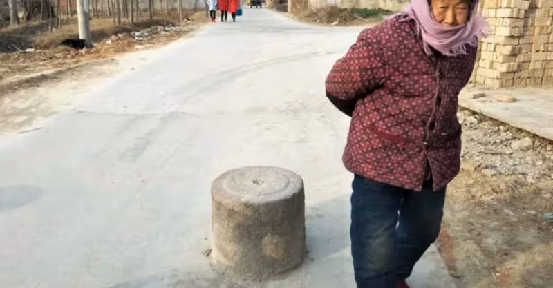 媽媽跳河了，我以為是奶奶逼的，真相卻出乎意料！