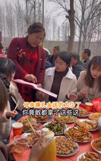 弟弟結婚姐姐隨禮不足1萬,母親怒斥:你沒錢別回來噁心我