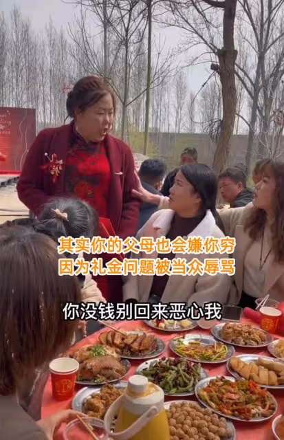 弟弟結婚姐姐隨禮不足1萬,母親怒斥:你沒錢別回來噁心我