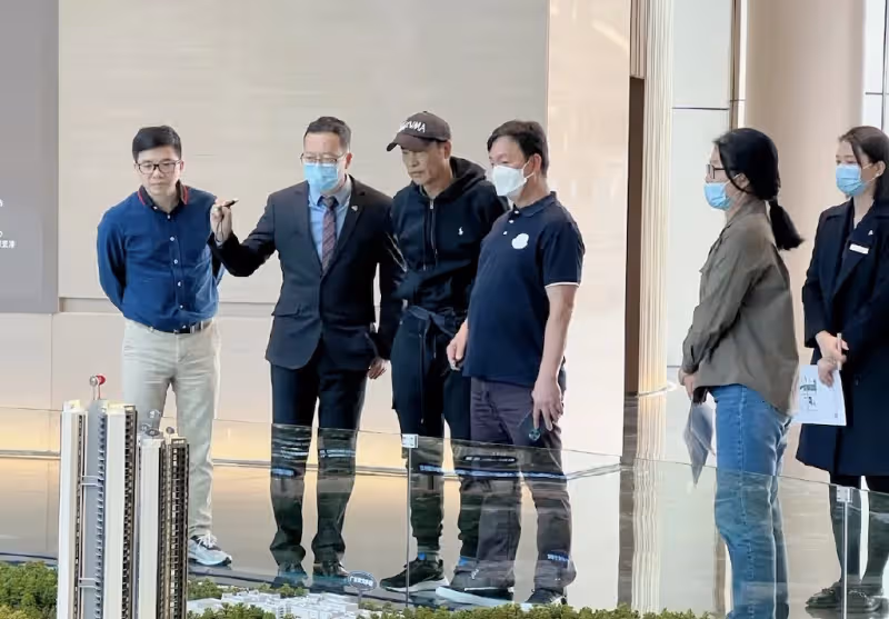 香港藝人集體赴中山打高爾夫,任達華罕露臉,被曝有意在當地買房