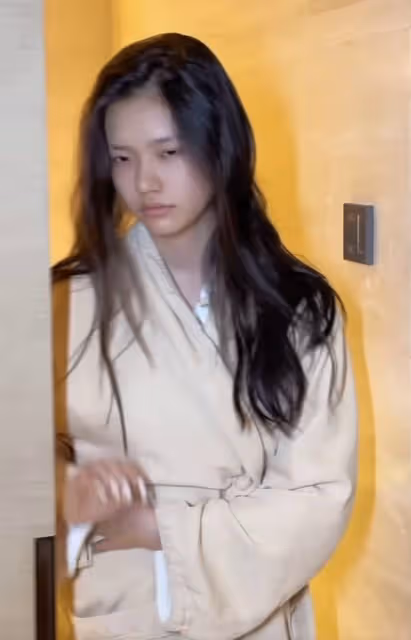 星女郎林允曬變妝視頻,素顏出鏡遭群嘲,被調侃比普通人還不如