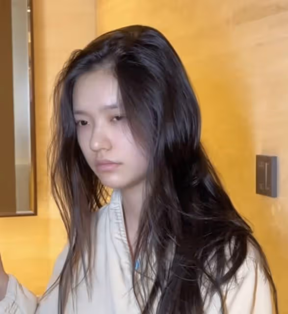 星女郎林允曬變妝視頻,素顏出鏡遭群嘲,被調侃比普通人還不如