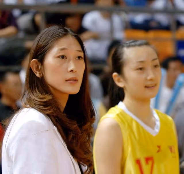 曾與王治郅傳緋聞的隋菲菲：坐擁上校軍銜身高傲人，43歲仍單身