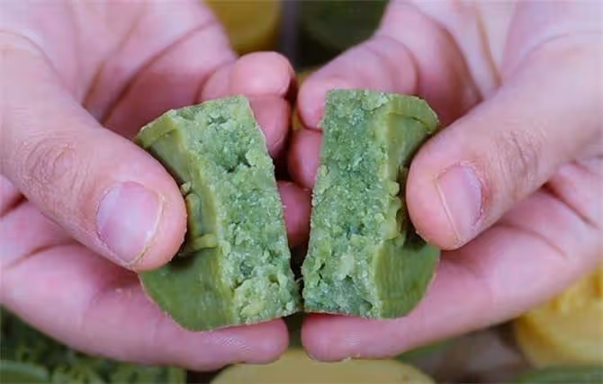 純手工老式綠豆糕，低糖少油，豆香混著奶香，入口即化，細膩好吃