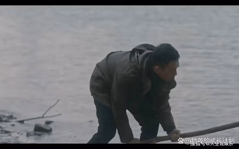《他是誰》衛國平的那個噩夢，早已暗示聶小雨葬江的結局，太悲哀