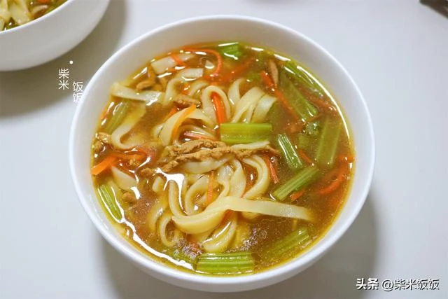 晚上揉面早上做，每人一碗，早餐吃得好滿足
