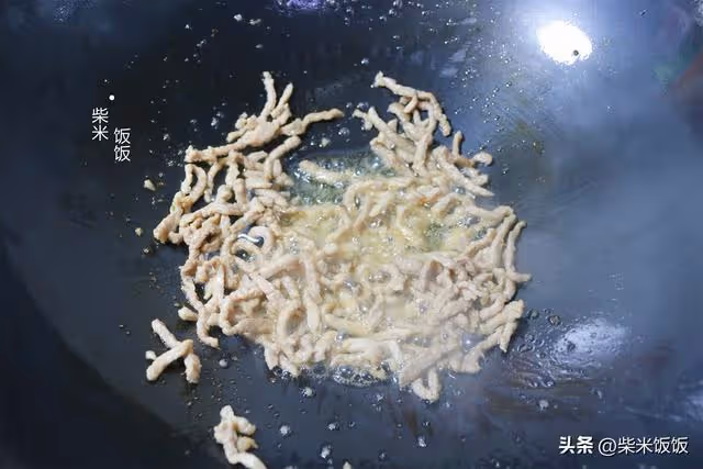 晚上揉面早上做，每人一碗，早餐吃得好滿足