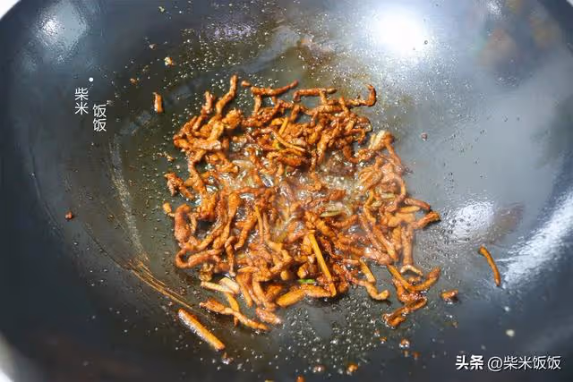 晚上揉面早上做，每人一碗，早餐吃得好滿足