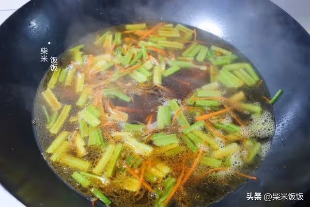 晚上揉面早上做，每人一碗，早餐吃得好滿足
