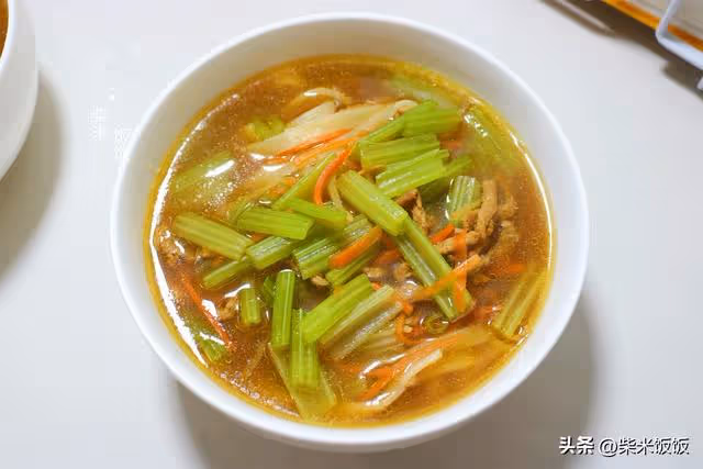 晚上揉面早上做，每人一碗，早餐吃得好滿足