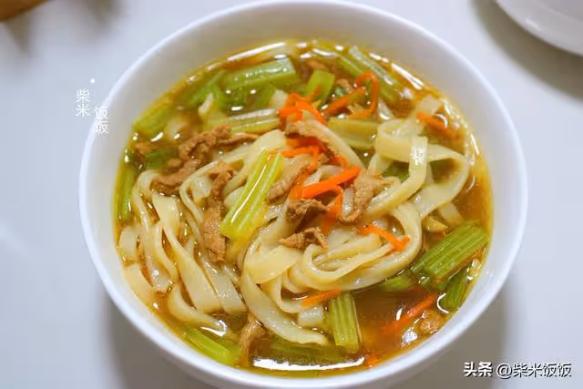 晚上揉面早上做，每人一碗，早餐吃得好滿足