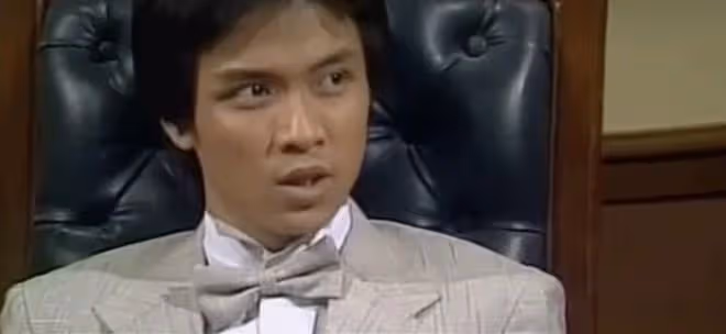 香港金牌武指董瑋曝近況，69歲腱子肉明顯如壯年，穿花短褲接地氣