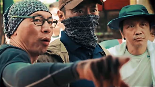 香港金牌武指董瑋曝近況，69歲腱子肉明顯如壯年，穿花短褲接地氣