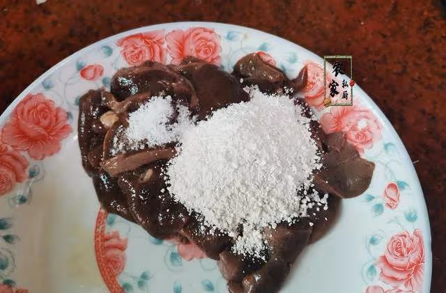 秋冬季，女人要多喝這道湯，加點菠菜簡單一煮特別鮮，營養又補血