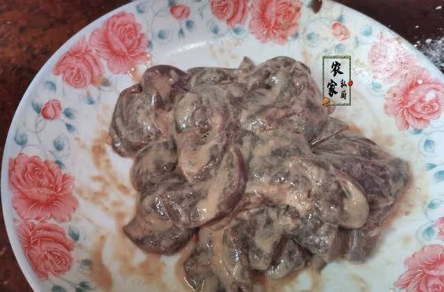 秋冬季，女人要多喝這道湯，加點菠菜簡單一煮特別鮮，營養又補血