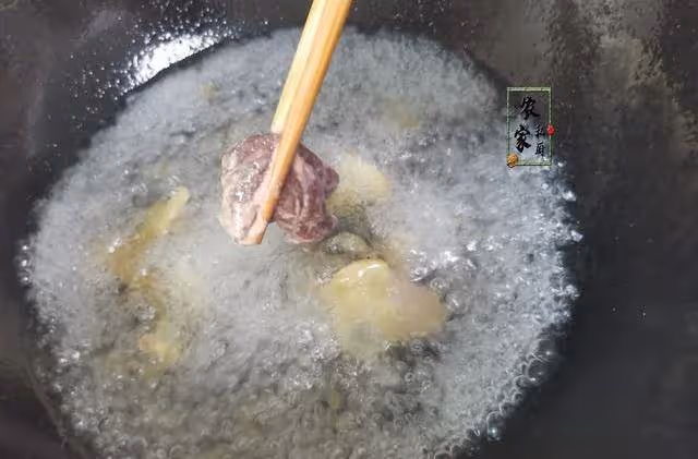 秋冬季，女人要多喝這道湯，加點菠菜簡單一煮特別鮮，營養又補血