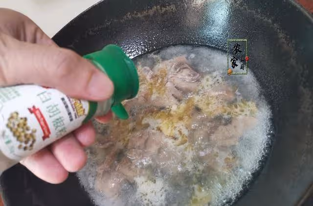 秋冬季，女人要多喝這道湯，加點菠菜簡單一煮特別鮮，營養又補血