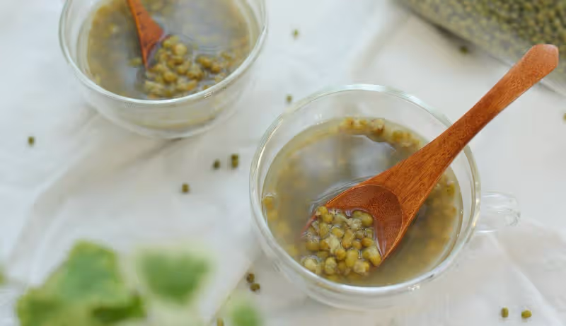 每天喝一碗綠豆湯，對肝臟有好處嗎，為什麼煮出來的湯是赤色的呢