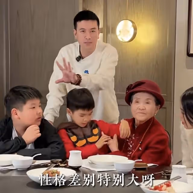 黃聖依曬與兩個兒子出遊照，評論區淪陷，被指偏心就不應該生二胎