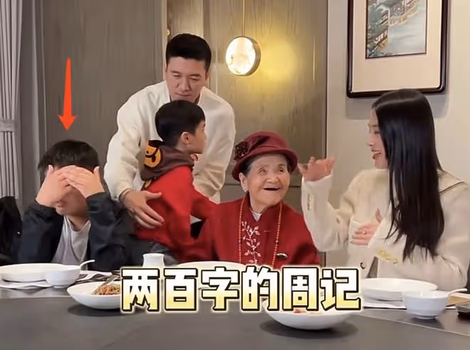 黃聖依曬與兩個兒子出遊照，評論區淪陷，被指偏心就不應該生二胎