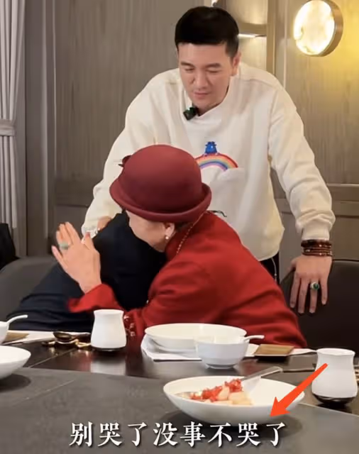 黃聖依曬與兩個兒子出遊照，評論區淪陷，被指偏心就不應該生二胎