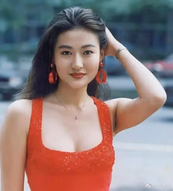 男友妻妾成群，她仍往上撲，離開大佬走投無路後，她一躍而下