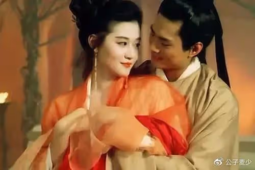男友妻妾成群，她仍往上撲，離開大佬走投無路後，她一躍而下