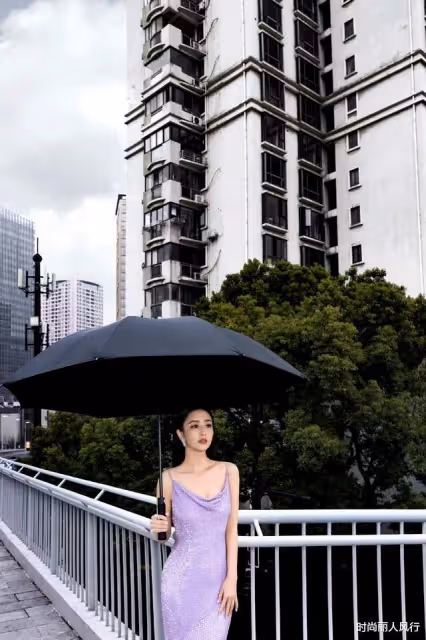 半個娛樂圈齊聚上海！金晨露臍人魚造型封神，比佟麗婭張雨綺還美