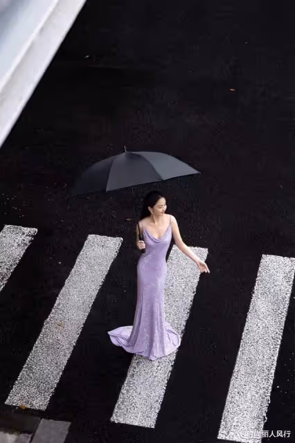 半個娛樂圈齊聚上海！金晨露臍人魚造型封神，比佟麗婭張雨綺還美