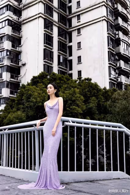 半個娛樂圈齊聚上海！金晨露臍人魚造型封神，比佟麗婭張雨綺還美