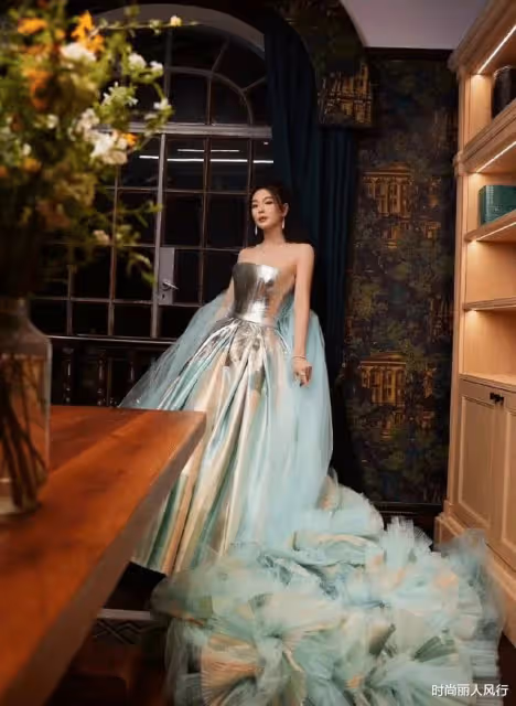半個娛樂圈齊聚上海！金晨露臍人魚造型封神，比佟麗婭張雨綺還美