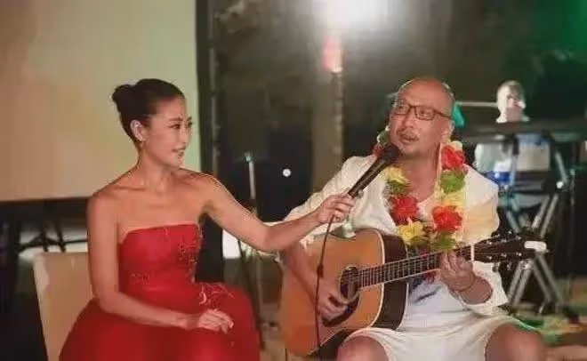 郭德綱：聽說你在嫁給文章之前就結過一次婚？馬伊琍：我也聽說了
