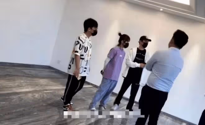 王思聰：又一前女友生子，奉子成婚當闊太，他依舊在網紅圈裡打轉