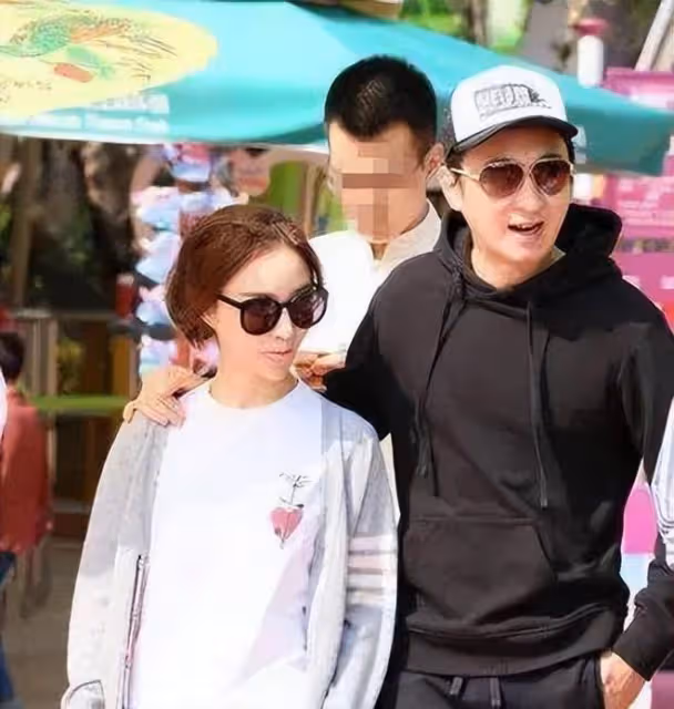 王思聰：又一前女友生子，奉子成婚當闊太，他依舊在網紅圈裡打轉