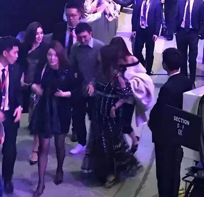 王思聰：又一前女友生子，奉子成婚當闊太，他依舊在網紅圈裡打轉