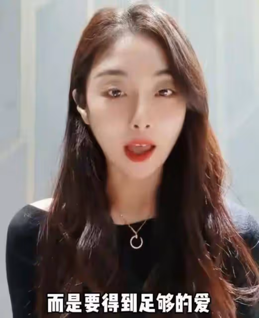「買精生子」李雪珂：30歲網紅模特買精生下三胞胎，如今現狀如何