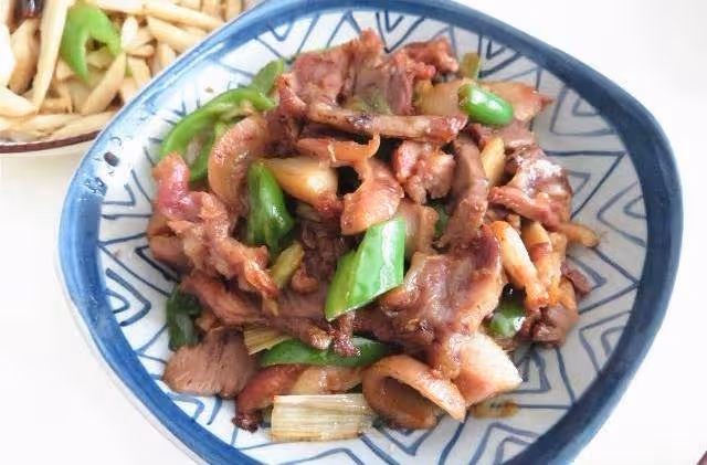 3口之家的4菜1湯午餐,雖是家常菜,卻營養又好吃,女兒夸香!